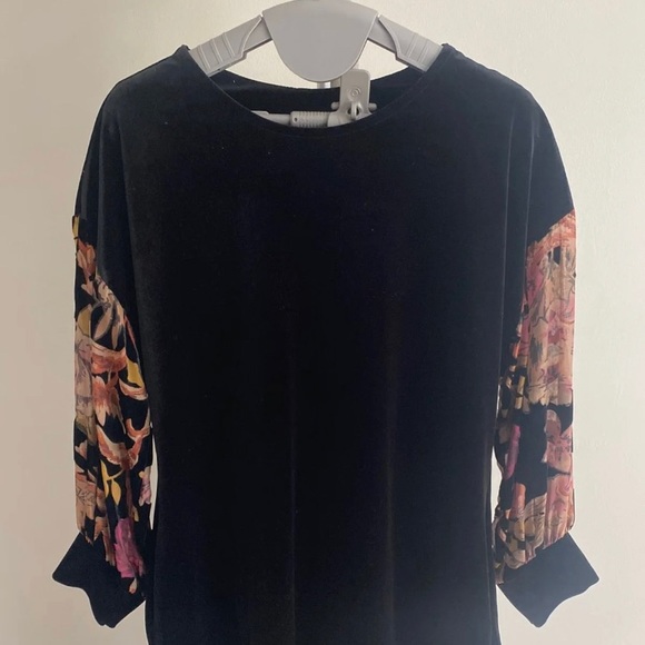Crushed Velvet Tunic with Floral Sheer Sleeves - Picture 2 of 6